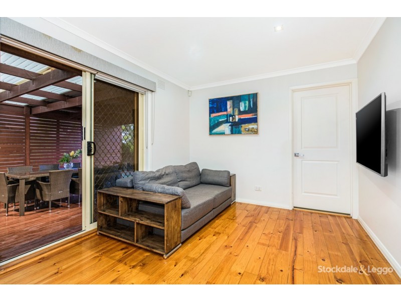 6 Ellesmere Crescent, Gladstone Park VIC 3043