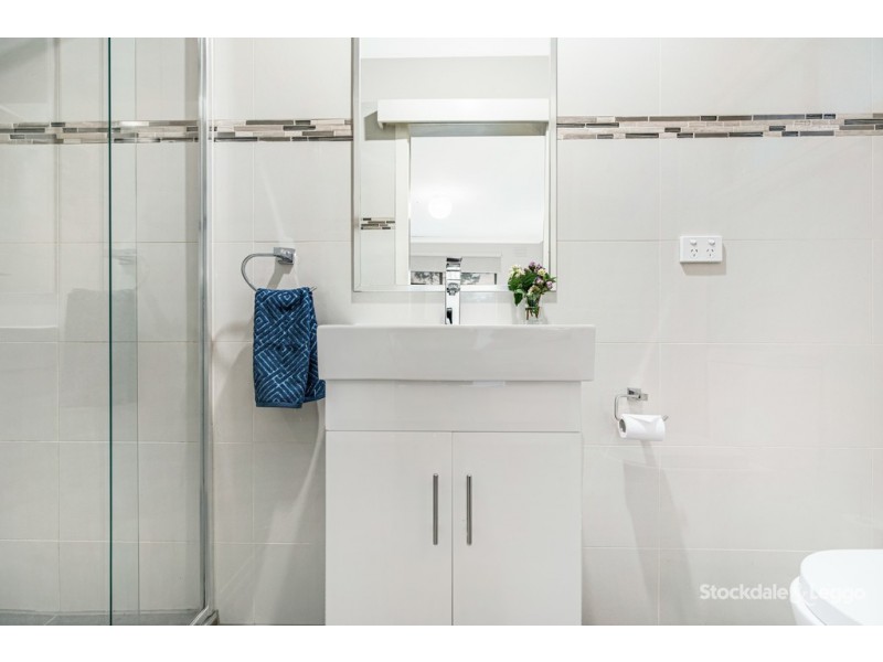 6 Ellesmere Crescent, Gladstone Park VIC 3043