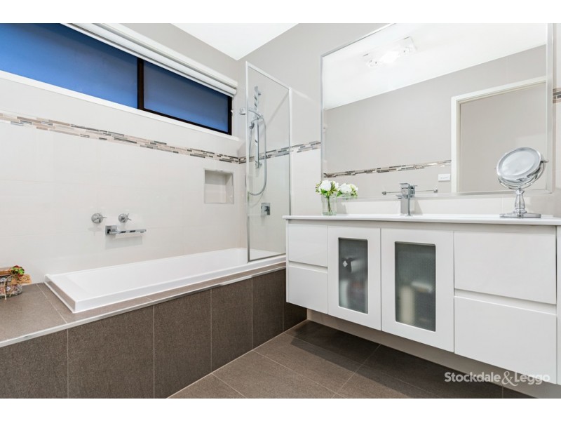 6 Ellesmere Crescent, Gladstone Park VIC 3043