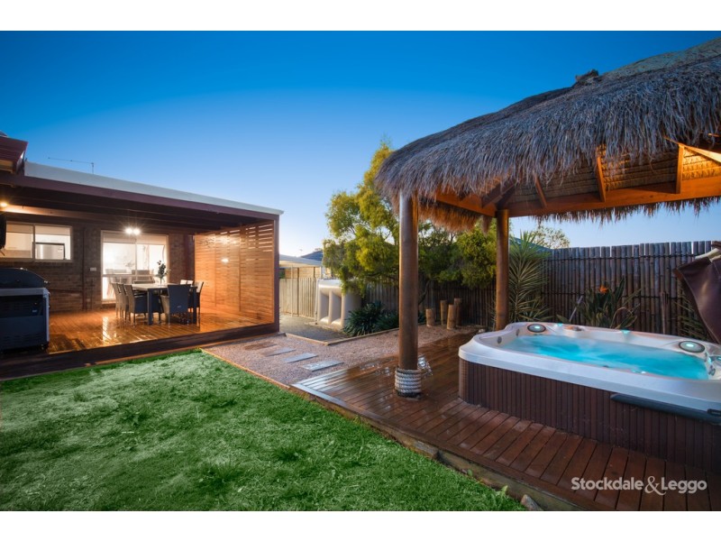 6 Ellesmere Crescent, Gladstone Park VIC 3043