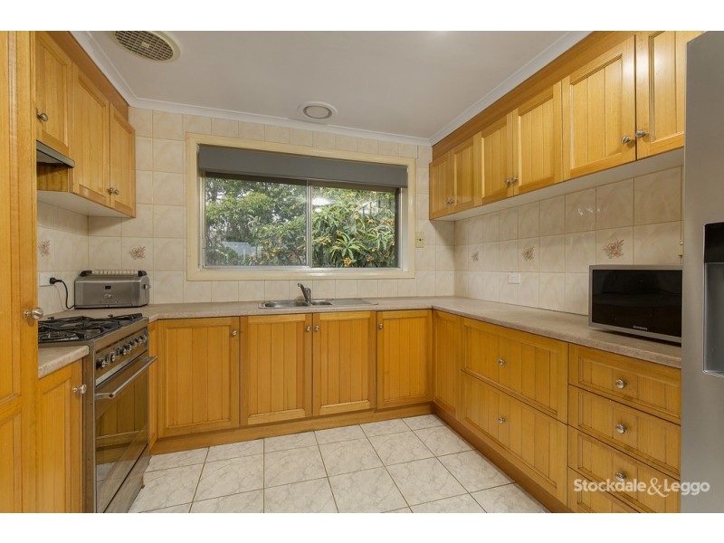 34 Freeland Grove, Jacana VIC 3047