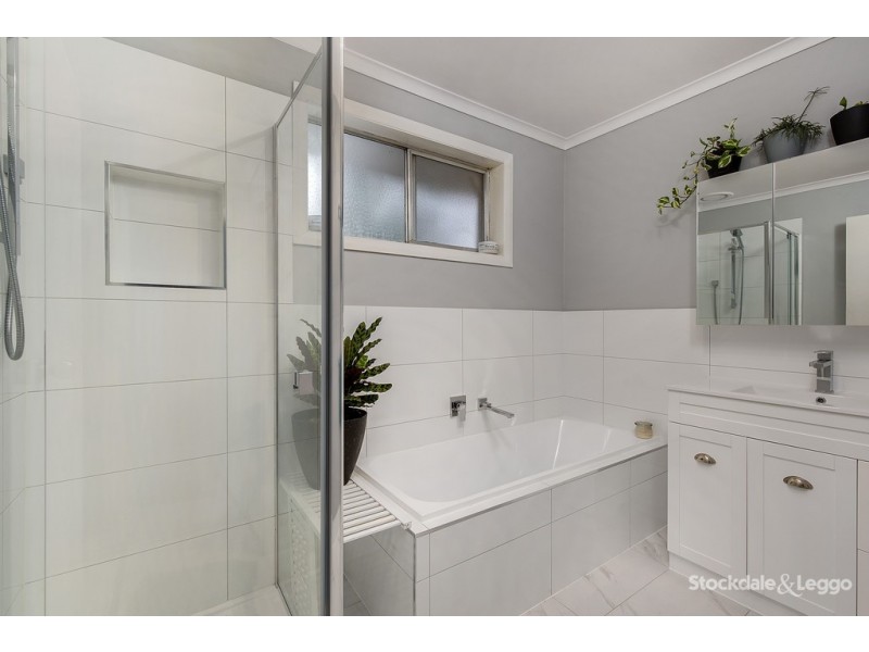 34 Freeland Grove, Jacana VIC 3047