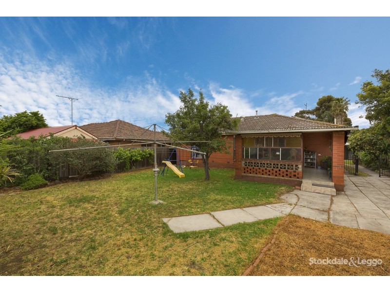 34 Freeland Grove, Jacana VIC 3047