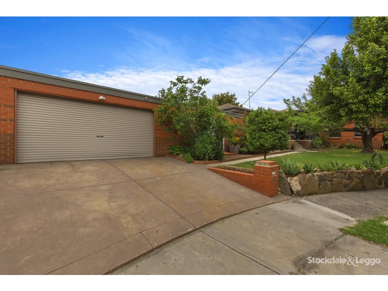 34 Freeland Grove, Jacana VIC 3047