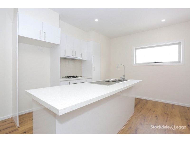 2/8 Fidge Crt, Jacana VIC 3047