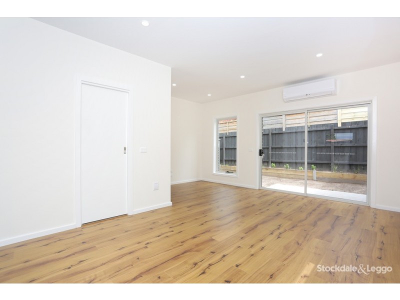 2/8 Fidge Crt, Jacana VIC 3047