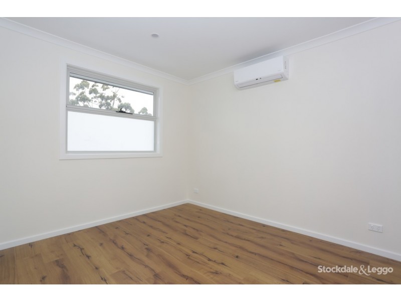 2/8 Fidge Crt, Jacana VIC 3047