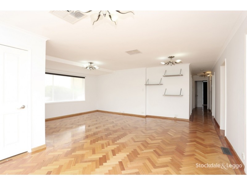 15 Hendricks Cres, Jacana VIC 3047