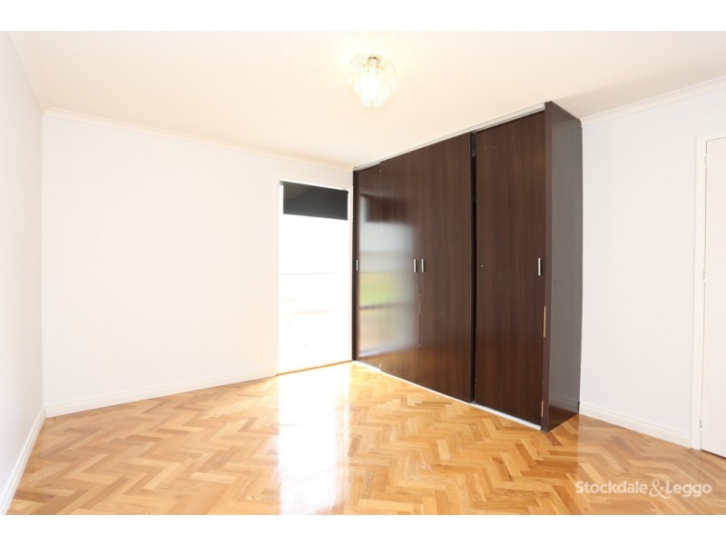 15 Hendricks Cres, Jacana VIC 3047