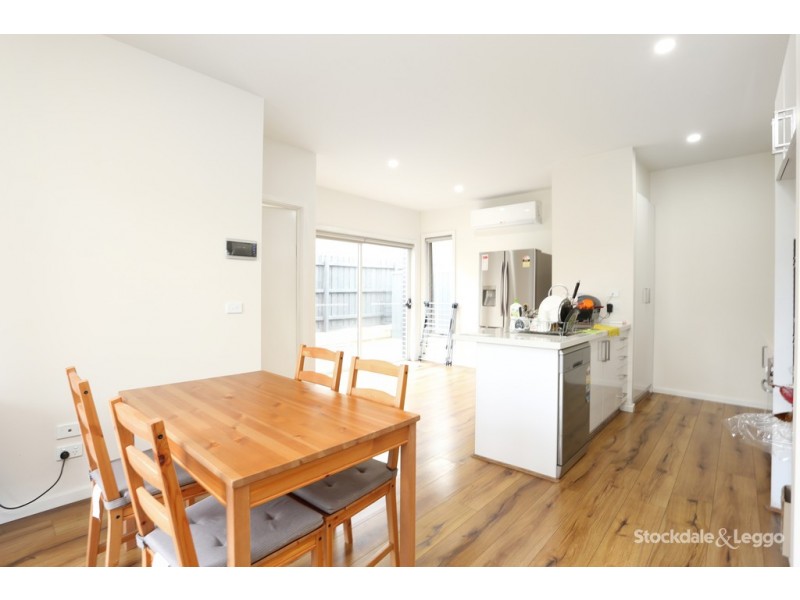 1/8 Fidge Crt, Jacana VIC 3047