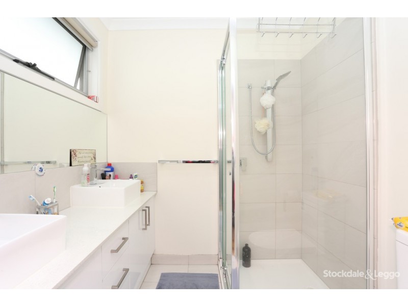 1/8 Fidge Crt, Jacana VIC 3047