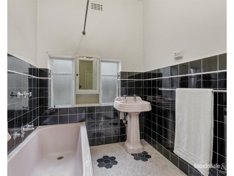 166 West Street, Hadfield VIC 3046