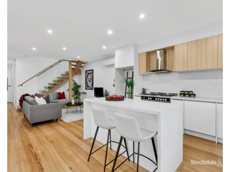 1/10 Curie Avenue, Oak Park VIC 3046