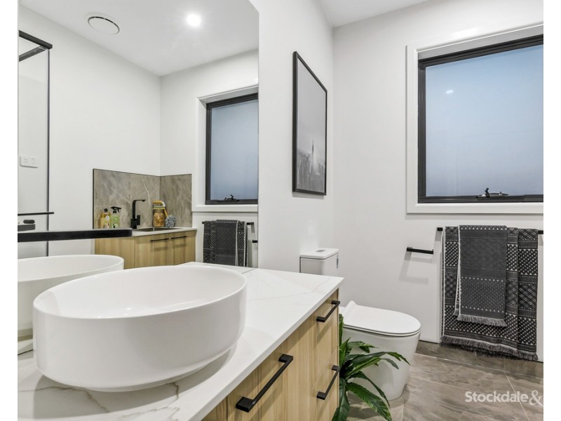 1/10 Curie Avenue, Oak Park VIC 3046