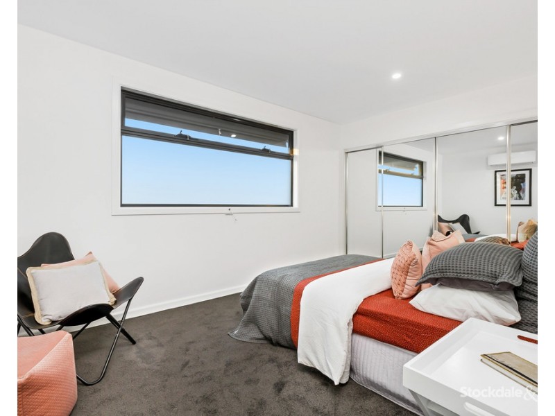 1/10 Curie Avenue, Oak Park VIC 3046