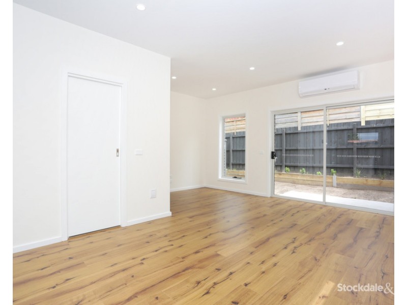 2/8 Fidge Court, Jacana VIC 3047