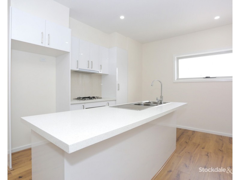 2/8 Fidge Court, Jacana VIC 3047