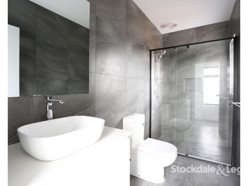 8 Chifley Avenue, Glenroy VIC 3046