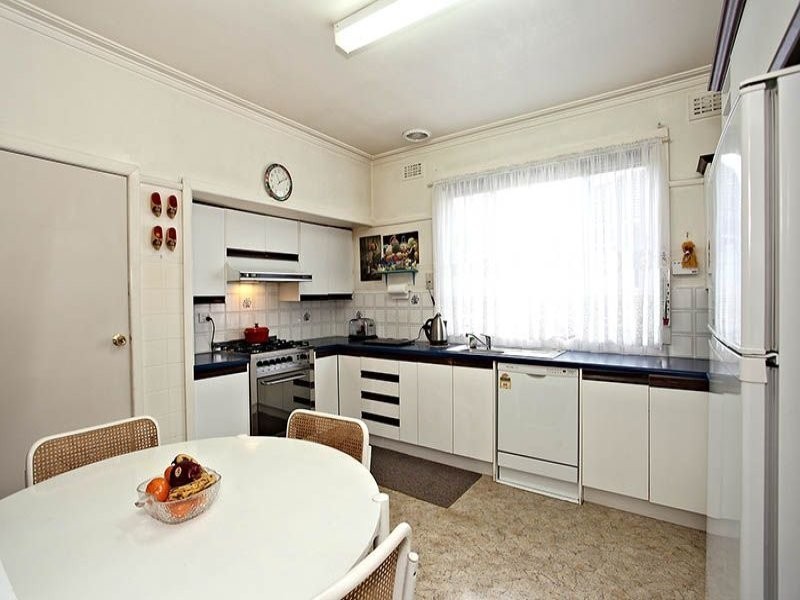 10 Moama Crescent, Pascoe Vale South VIC 3044