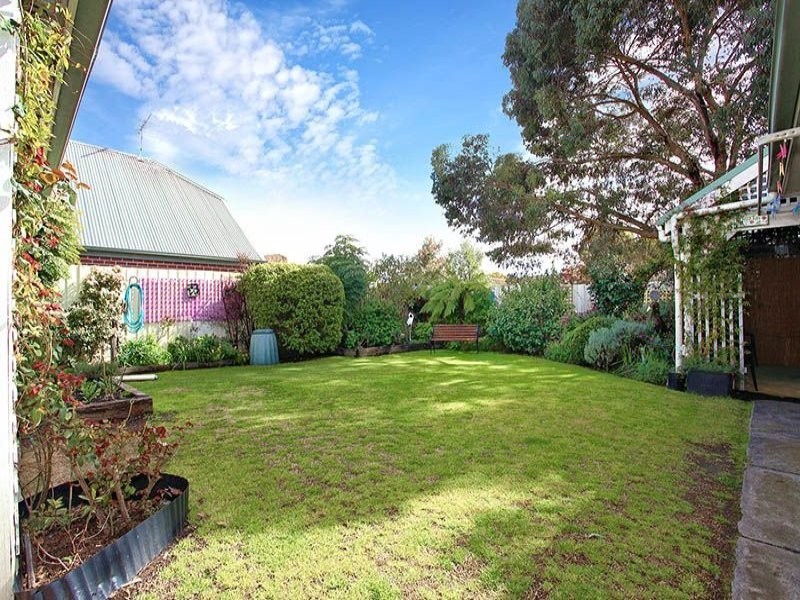 10 Moama Crescent, Pascoe Vale South VIC 3044