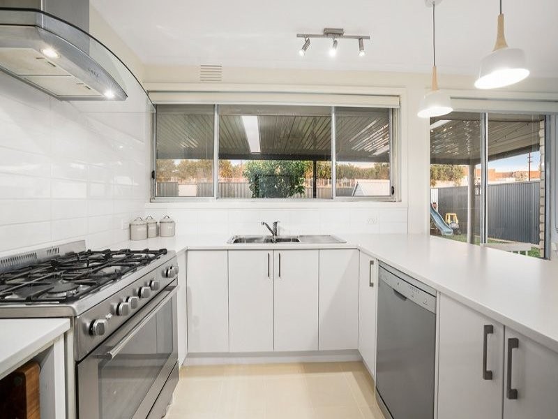 106 Outlook Drive, Glenroy VIC 3046