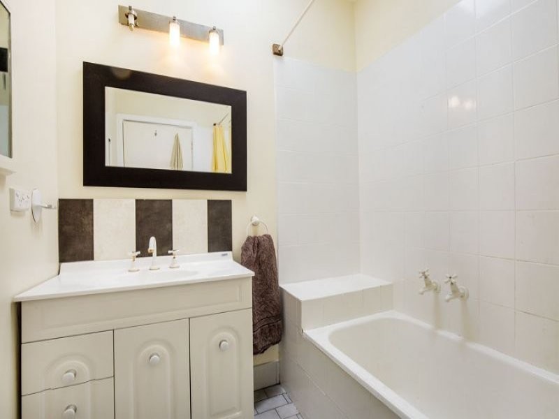 15 Curie Avenue, Oak Park VIC 3046