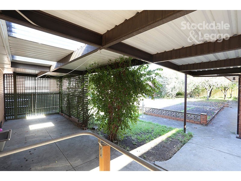 27 HUBERT AVENUE, Glenroy VIC 3046