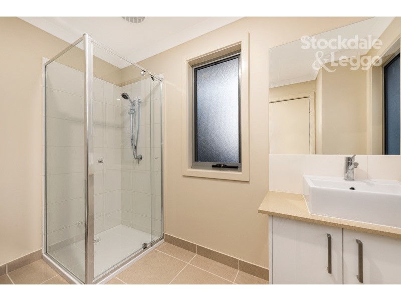 2/9 Isla Avenue, Glenroy VIC 3046