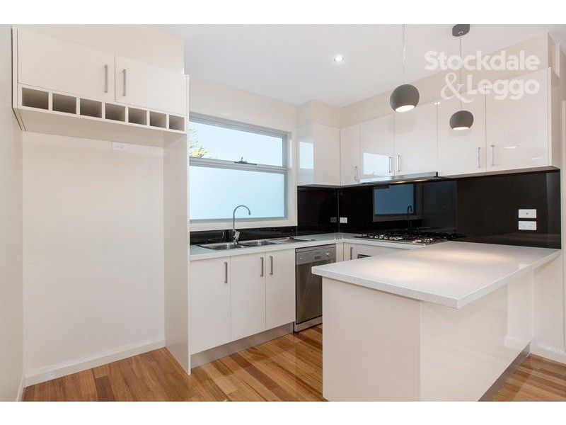 2/11 Lex Grove, Oak Park VIC 3046