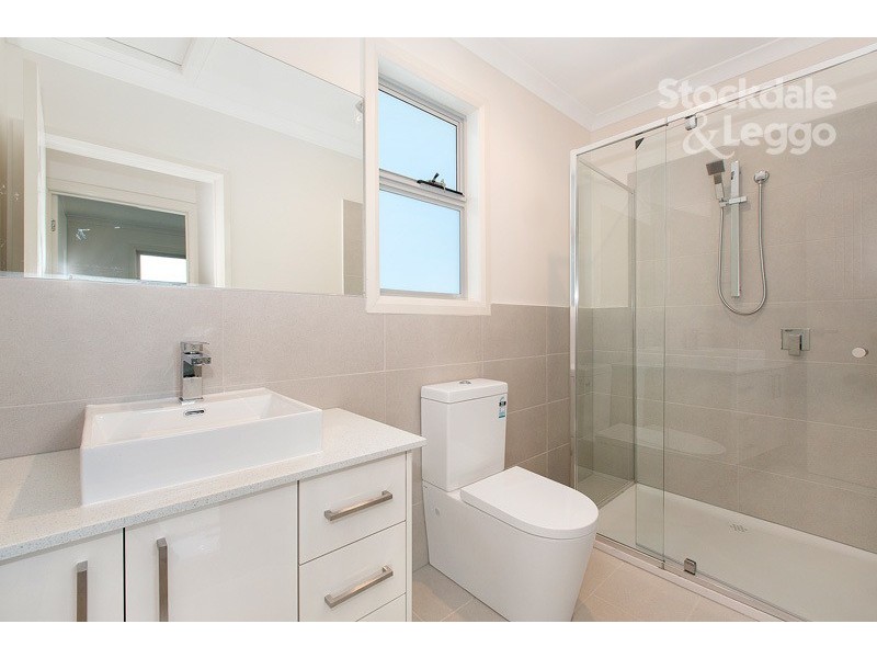 2/11 Lex Grove, Oak Park VIC 3046