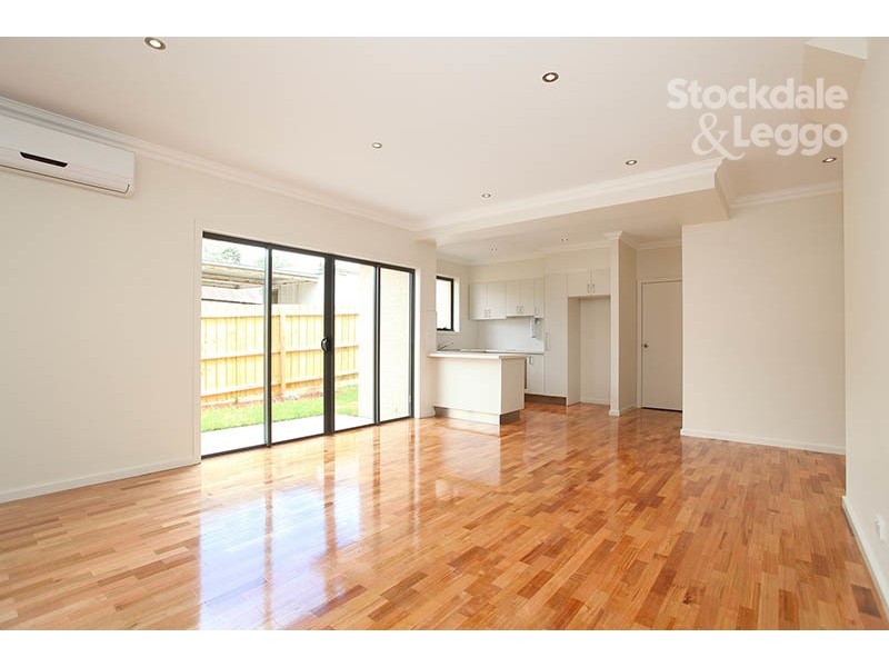 2/62 Winifred Street, Oak Park VIC 3046