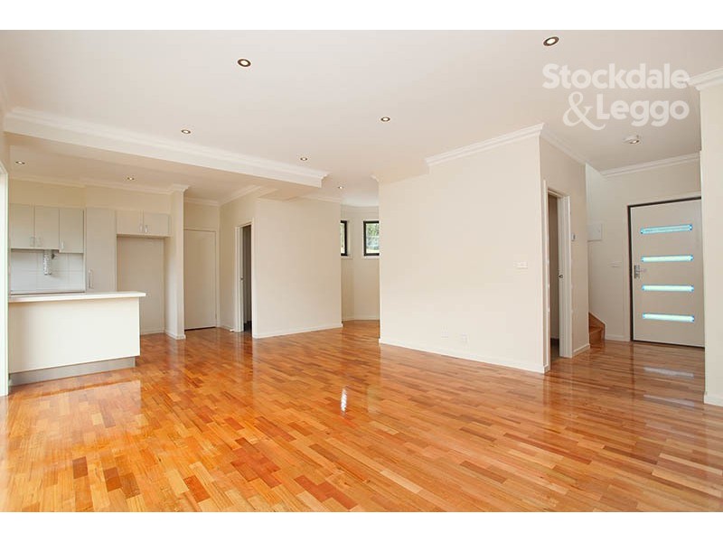 2/62 Winifred Street, Oak Park VIC 3046