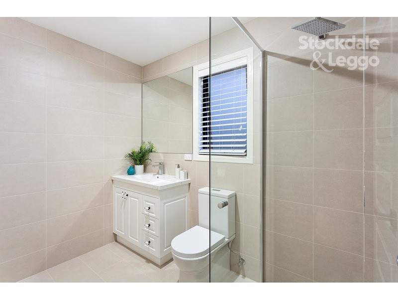 2/9 Hubert Avenue, Glenroy VIC 3046
