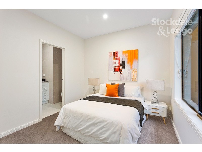 2/9 Hubert Avenue, Glenroy VIC 3046