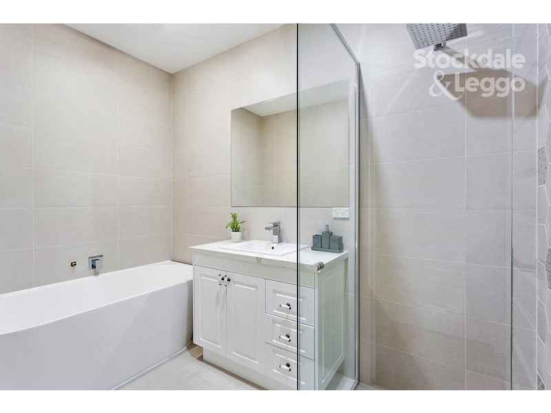 2/9 Hubert Avenue, Glenroy VIC 3046