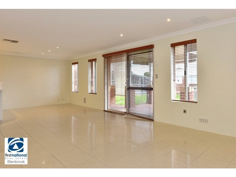 32 Farmaner Parkway, Ellenbrook WA 6069