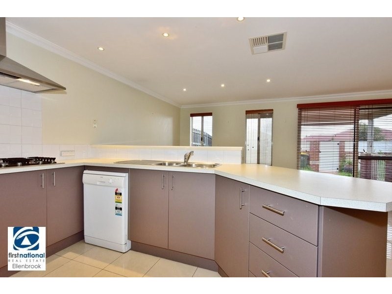 32 Farmaner Parkway, Ellenbrook WA 6069