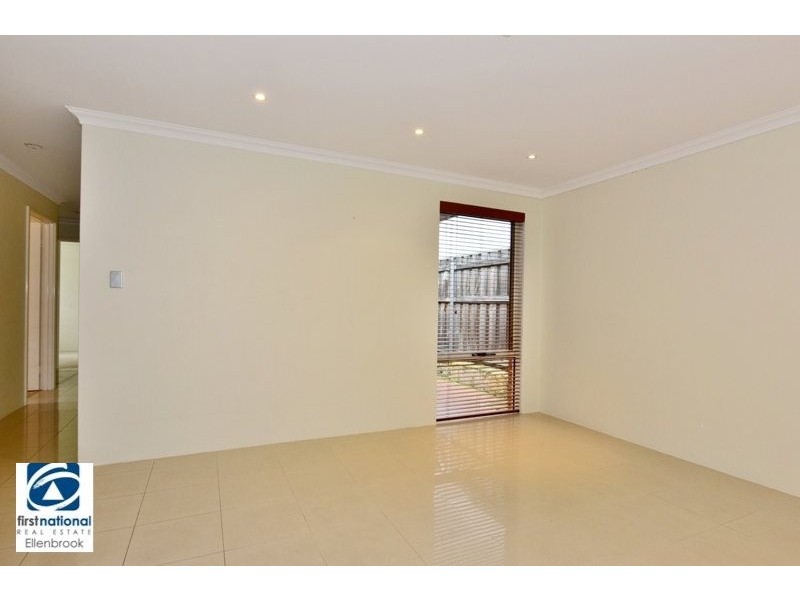 32 Farmaner Parkway, Ellenbrook WA 6069