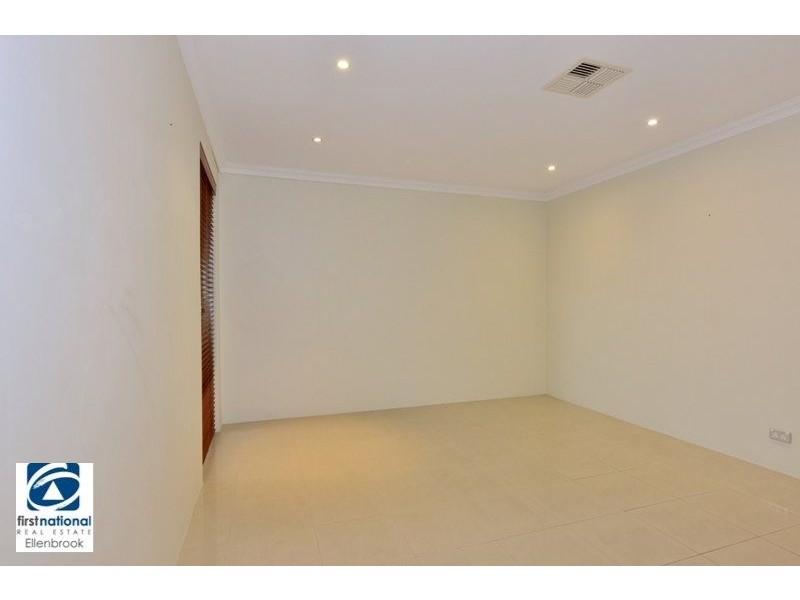 32 Farmaner Parkway, Ellenbrook WA 6069