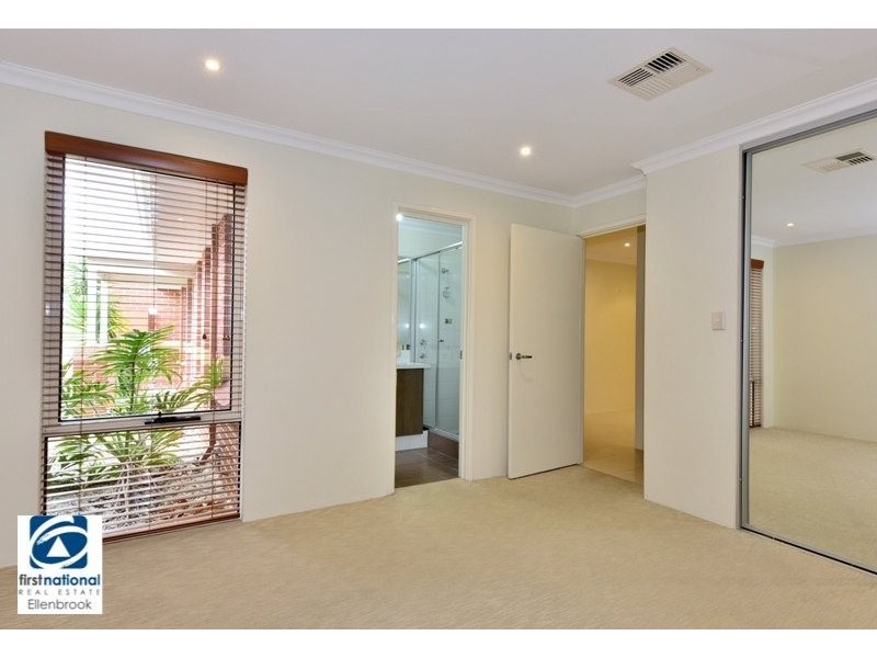 32 Farmaner Parkway, Ellenbrook WA 6069