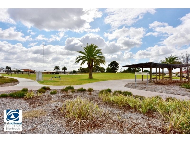 32 Farmaner Parkway, Ellenbrook WA 6069
