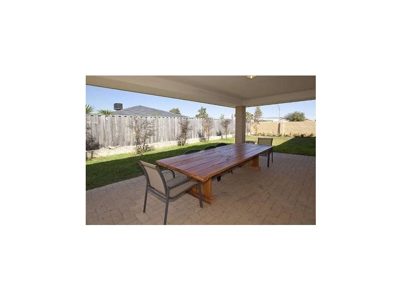 24 Farmaner Parkway, Ellenbrook WA 6069