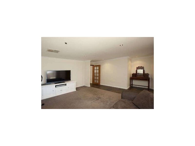 24 Farmaner Parkway, Ellenbrook WA 6069
