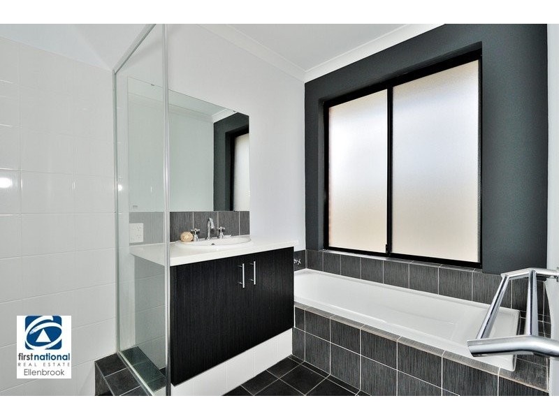 1 Powlett Link, Ellenbrook WA 6069