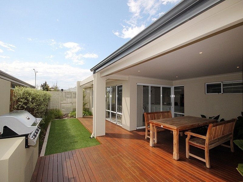 18 Adlington Way, The Vines WA 6069