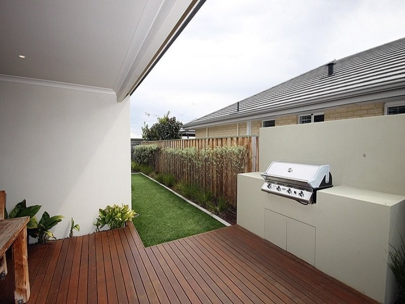 18 Adlington Way, The Vines WA 6069