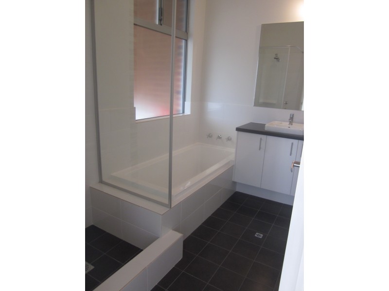 10 Skipsey Lane, Ellenbrook WA 6069