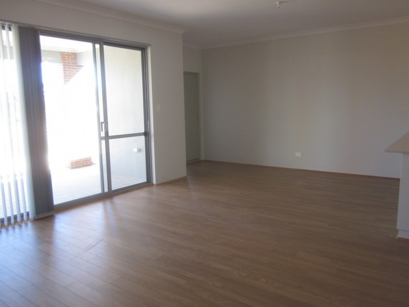 10 Skipsey Lane, Ellenbrook WA 6069