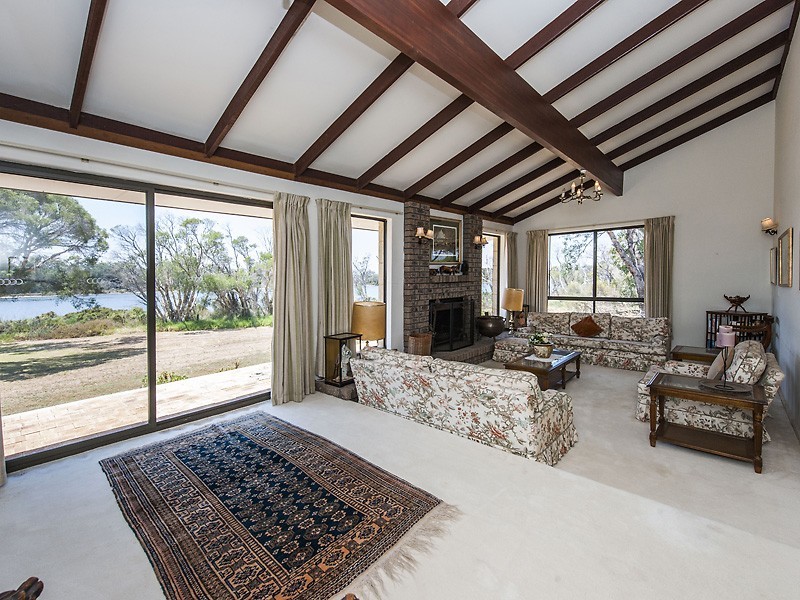 2 Nairn Road, Coodanup WA 6210