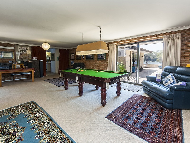 2 Nairn Road, Coodanup WA 6210